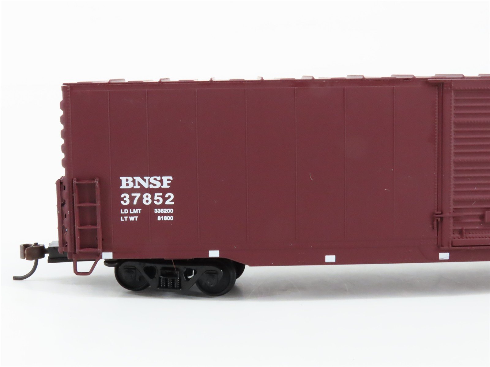 HO Scale Walthers 932-23560 BNSF Railway 60' Auto Box Car 2-Pack RTR