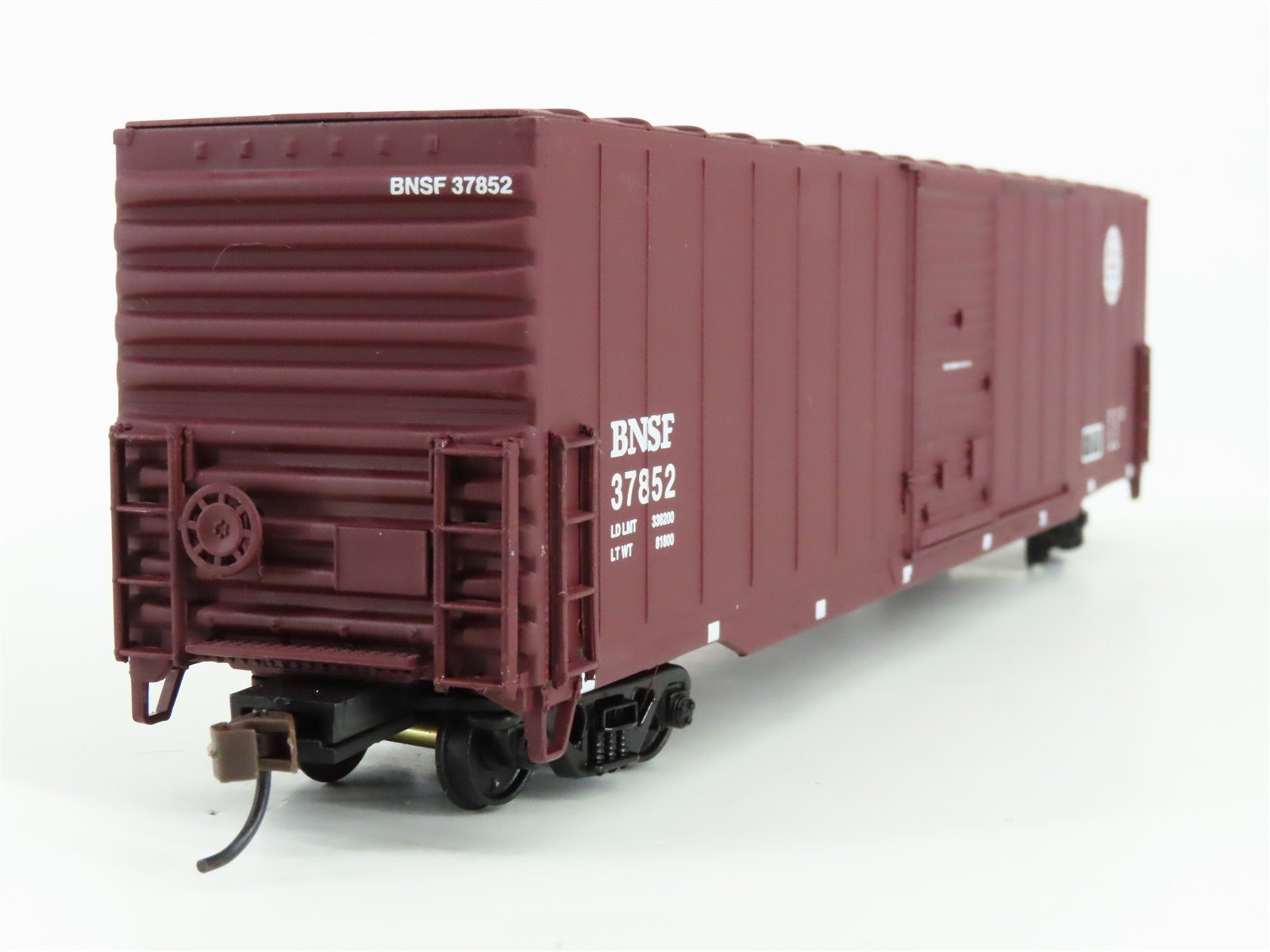 HO Scale Walthers 932-23560 BNSF Railway 60' Auto Box Car 2-Pack RTR