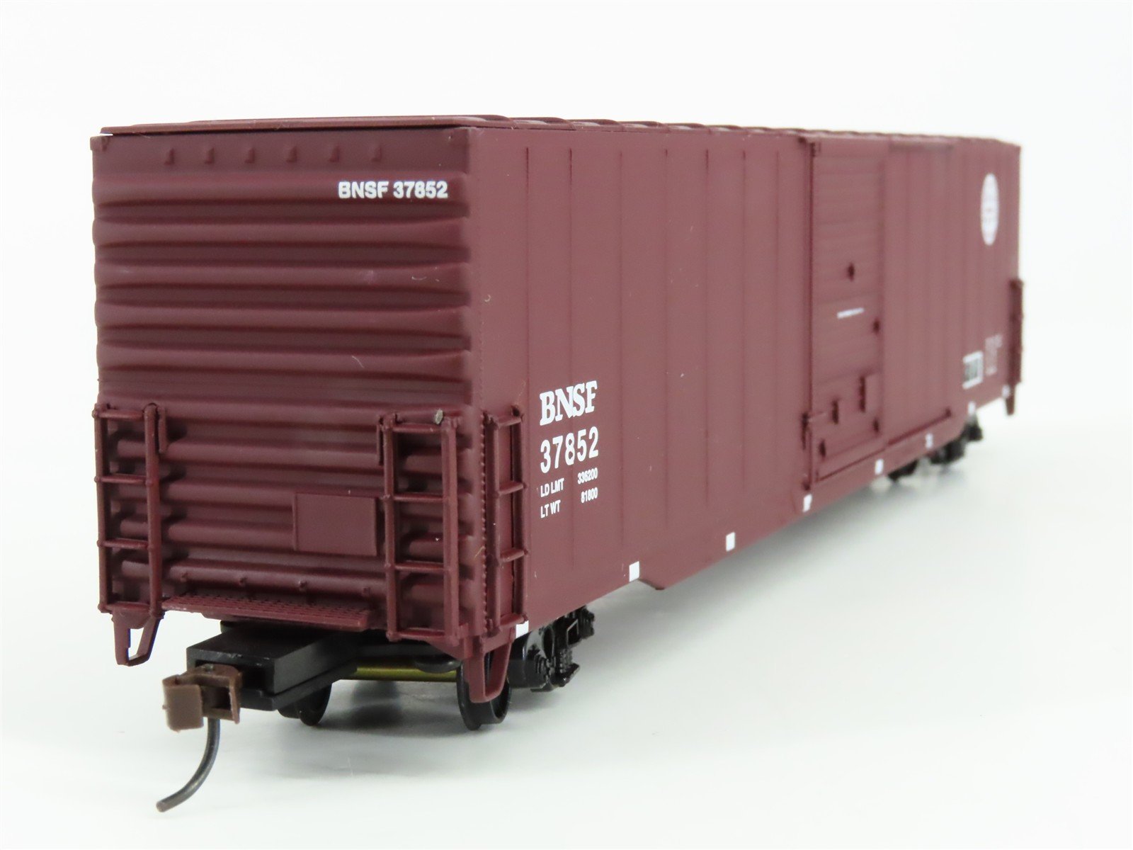 HO Scale Walthers 932-23560 BNSF Railway 60' Auto Box Car 2-Pack RTR