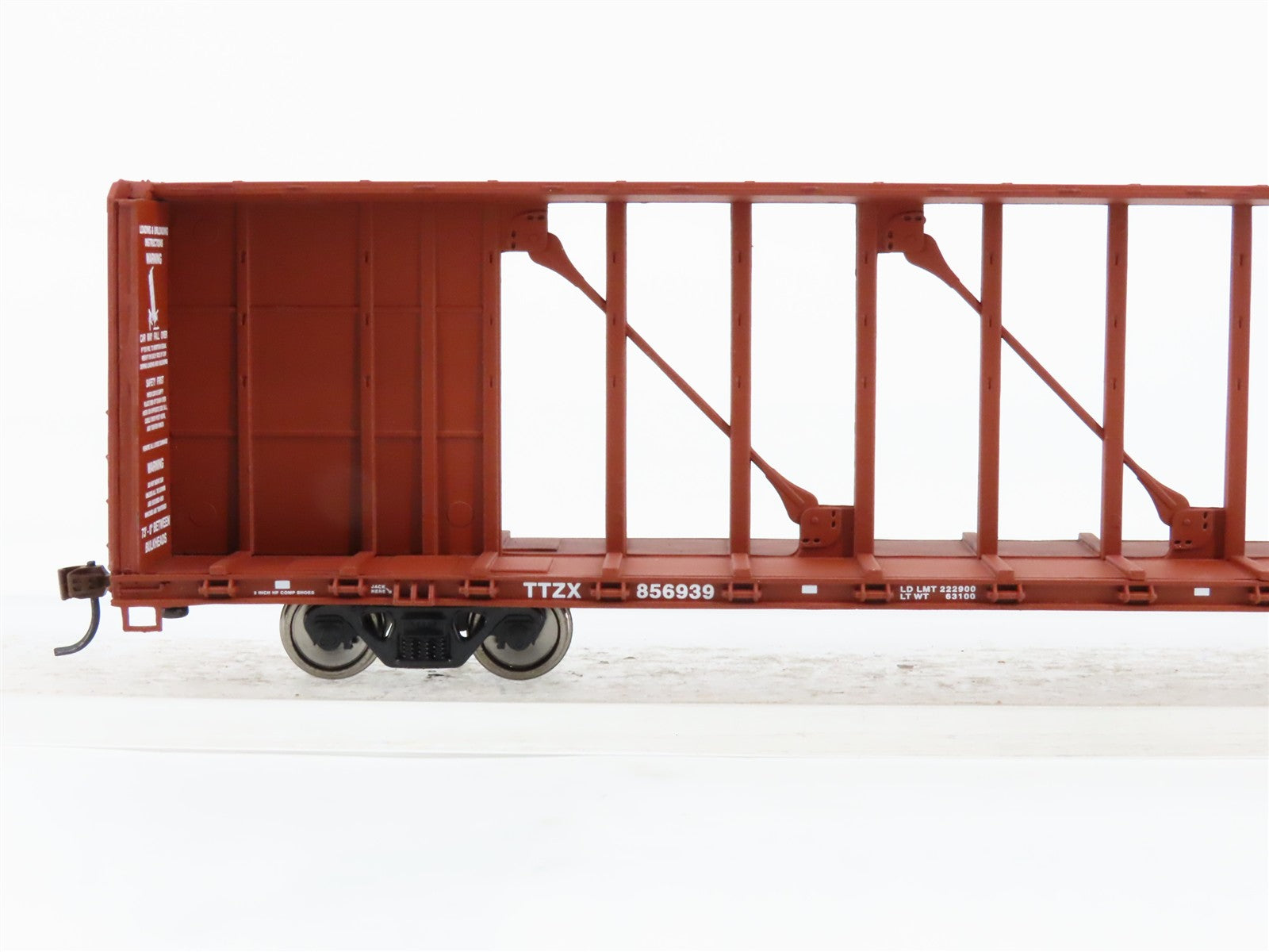 HO Scale Walthers 932-24135 TTX 72' Centerbeam Flat Car 2-Pack RTR