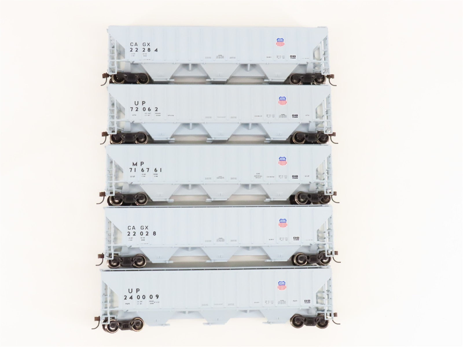 HO Scale Athearn 72392 UP Union Pacific 54' 3-Bay Covered Hopper 5-Pack RTR