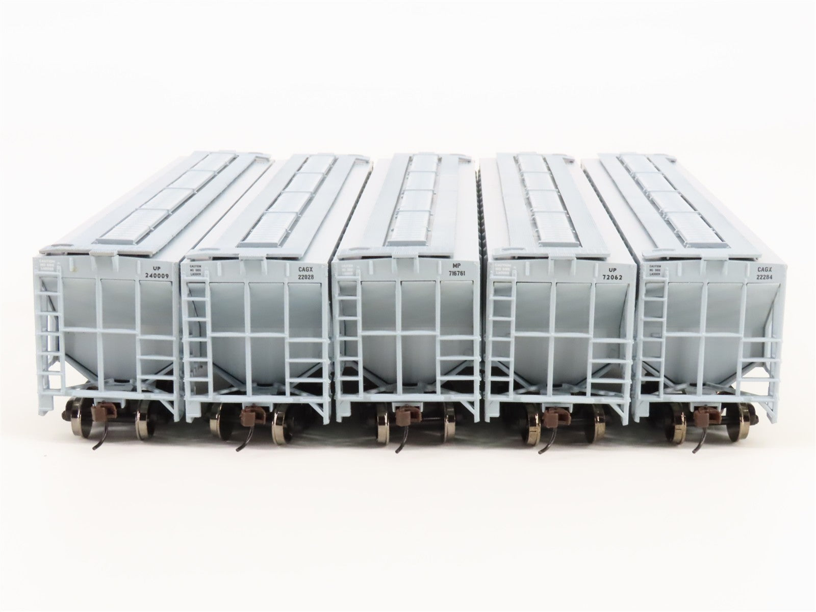HO Scale Athearn 72392 UP Union Pacific 54' 3-Bay Covered Hopper 5-Pack RTR