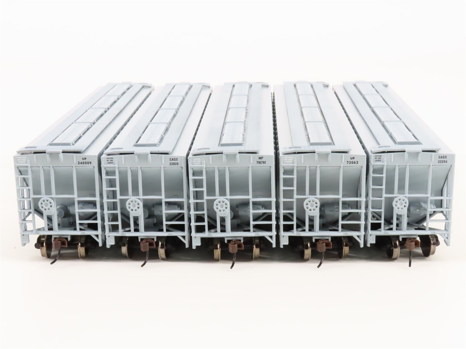 HO Scale Athearn 72392 UP Union Pacific 54' 3-Bay Covered Hopper 5-Pack RTR
