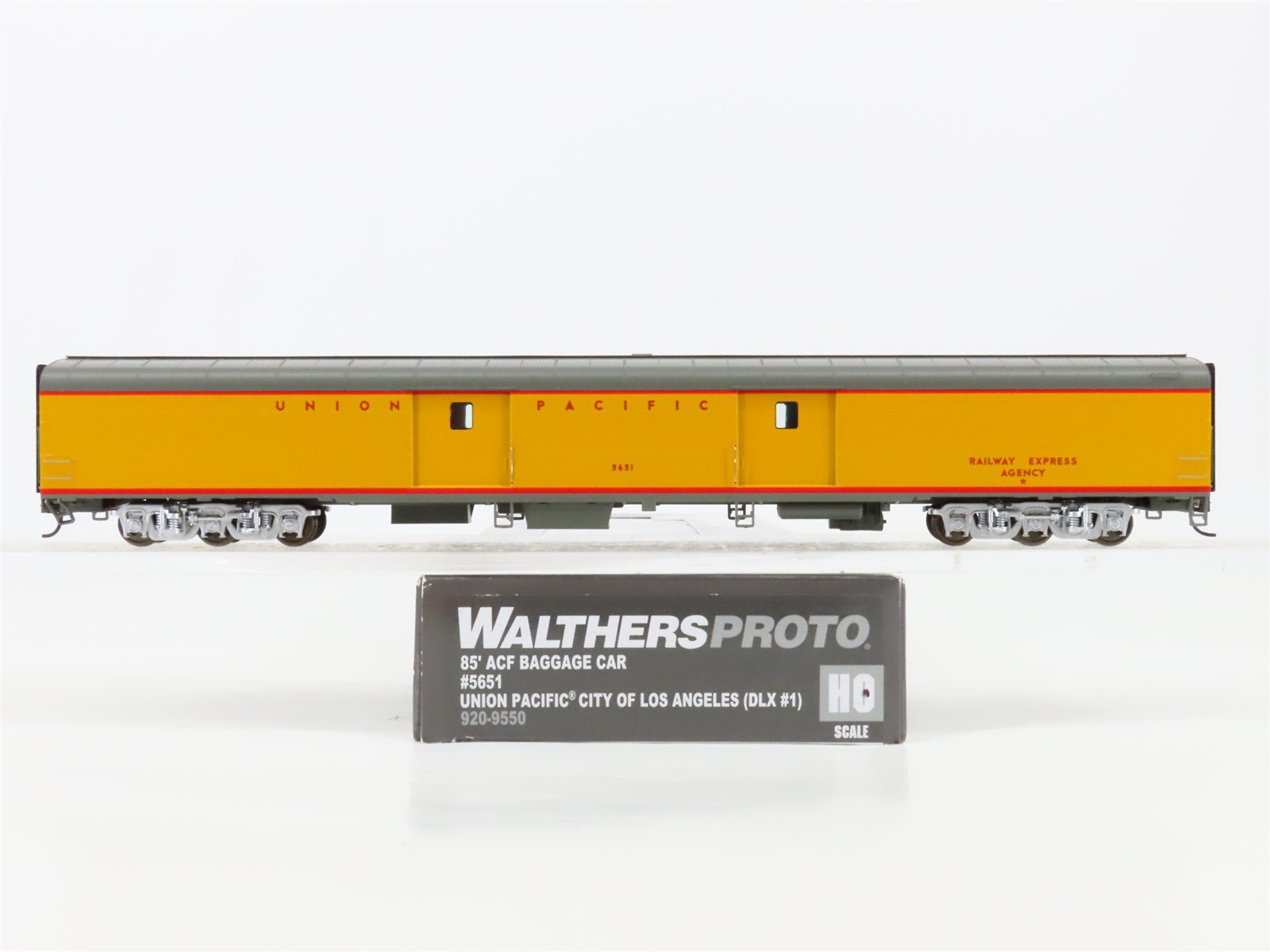 HO Scale Walthers Proto 920-9550 UP Union Pacific 85' Baggage Passenger #5651