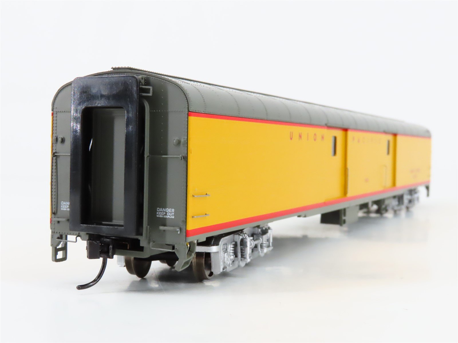HO Scale Walthers Proto 920-9550 UP Union Pacific 85' Baggage Passenger #5651