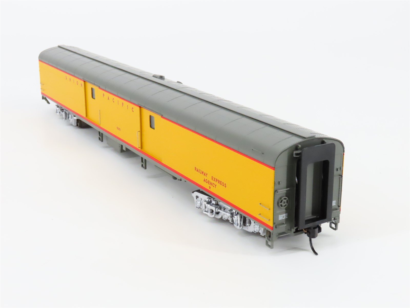 HO Scale Walthers Proto 920-9550 UP Union Pacific 85' Baggage Passenger #5651