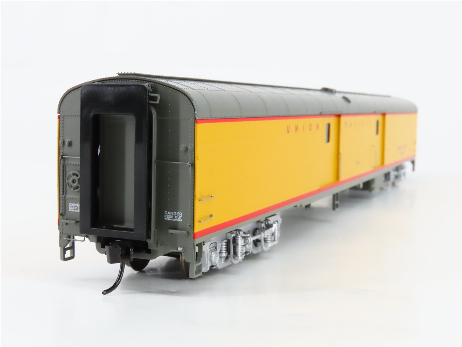 HO Scale Walthers Proto 920-9550 UP Union Pacific 85' Baggage Passenger #5651