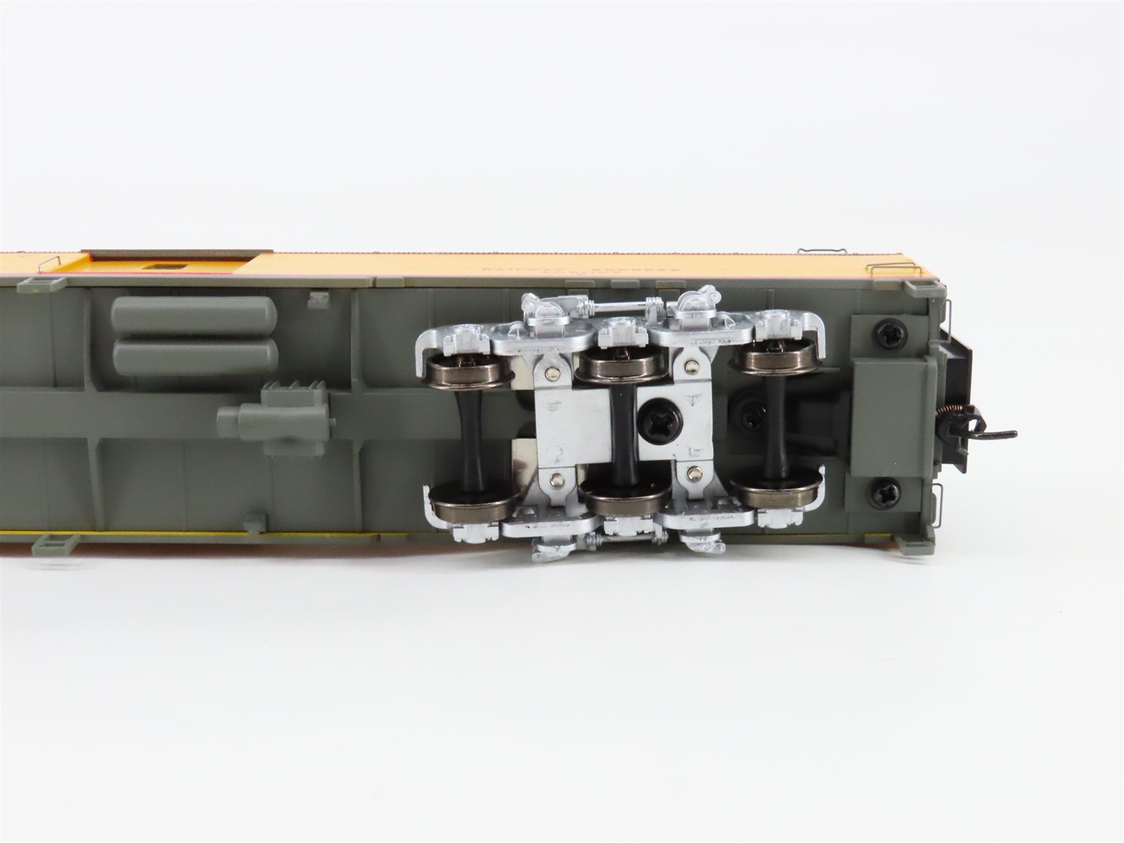 HO Scale Walthers Proto 920-9550 UP Union Pacific 85' Baggage Passenger #5651