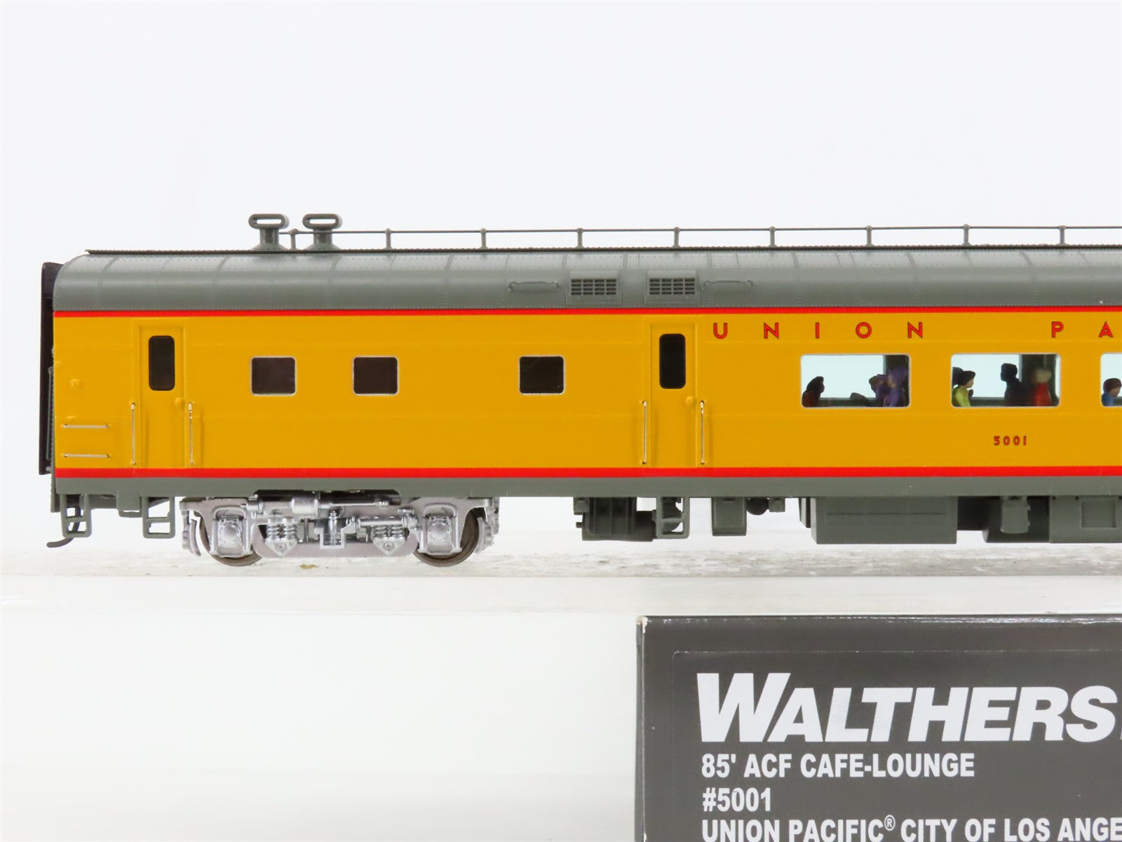 HO Walthers Proto 920-9554 UP Union Pacific 85' ACF Cafe-Lounge Passenger #5001