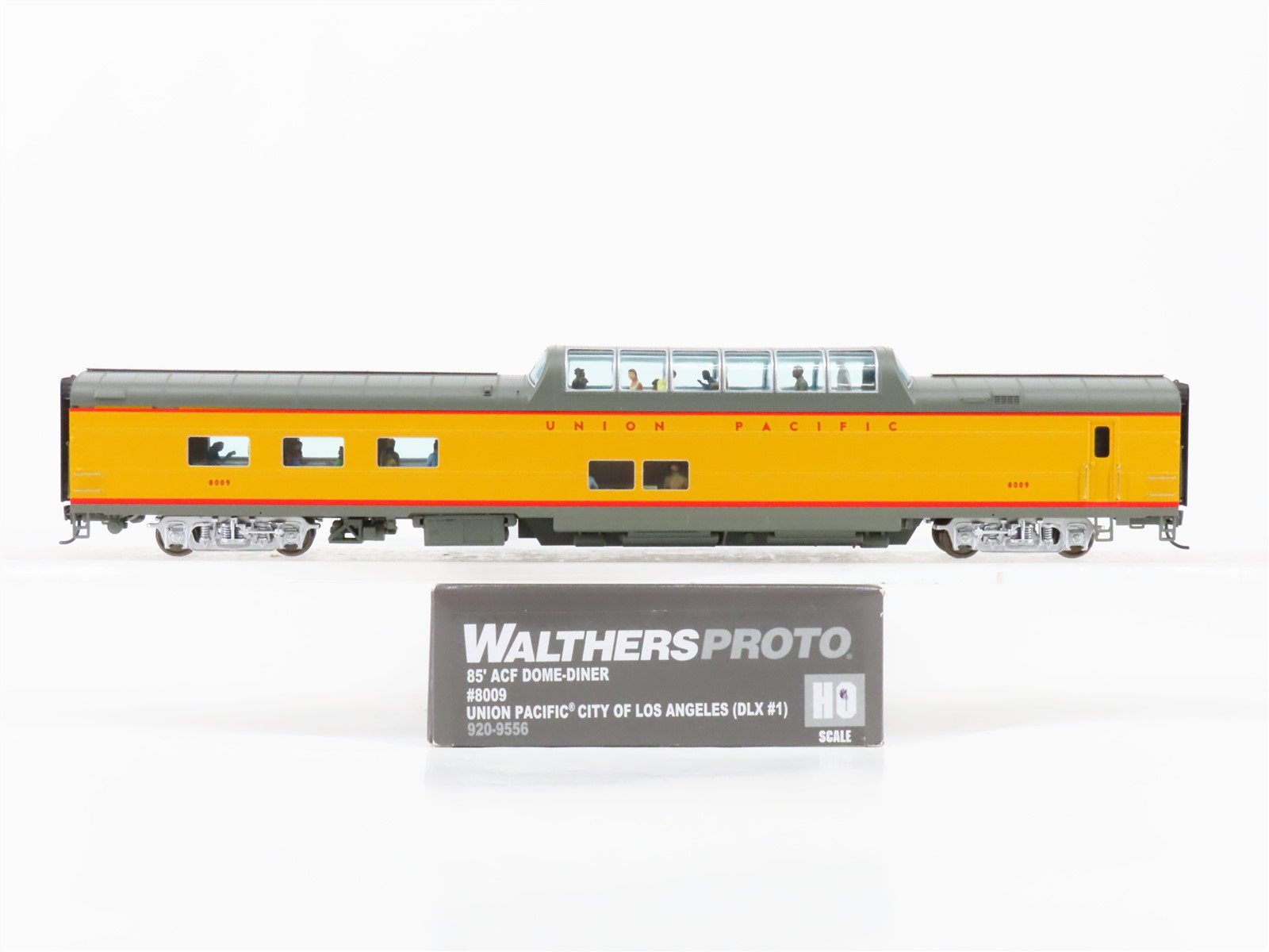 HO Scale Walthers Proto 920-9556 UP Union Pacific 85' Dome-Diner Passenger #8009
