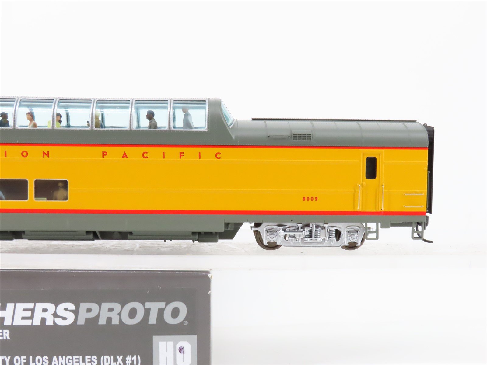 HO Scale Walthers Proto 920-9556 UP Union Pacific 85' Dome-Diner Passenger #8009