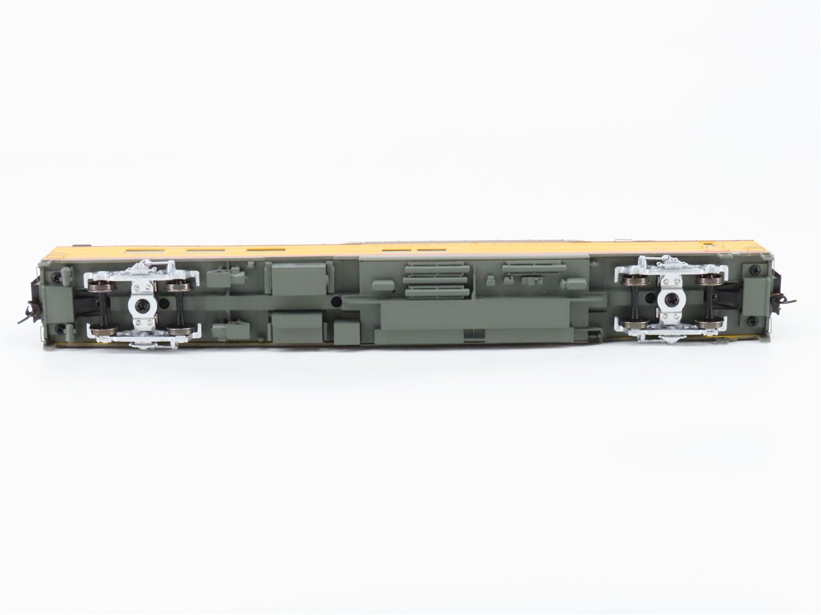 HO Scale Walthers Proto 920-9556 UP Union Pacific 85' Dome-Diner Passenger #8009