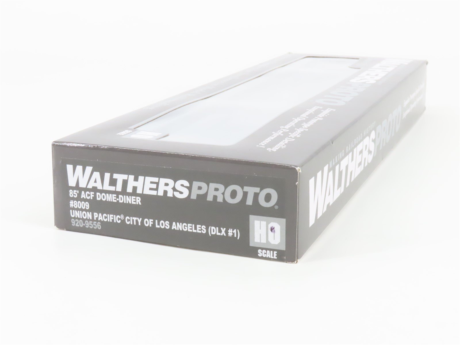 HO Scale Walthers Proto 920-9556 UP Union Pacific 85' Dome-Diner Passenger #8009