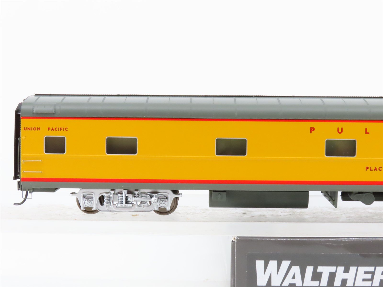 HO Walthers Proto 920-9558 UP Union Pacific 85' Sleeper Passenger Placid Valley