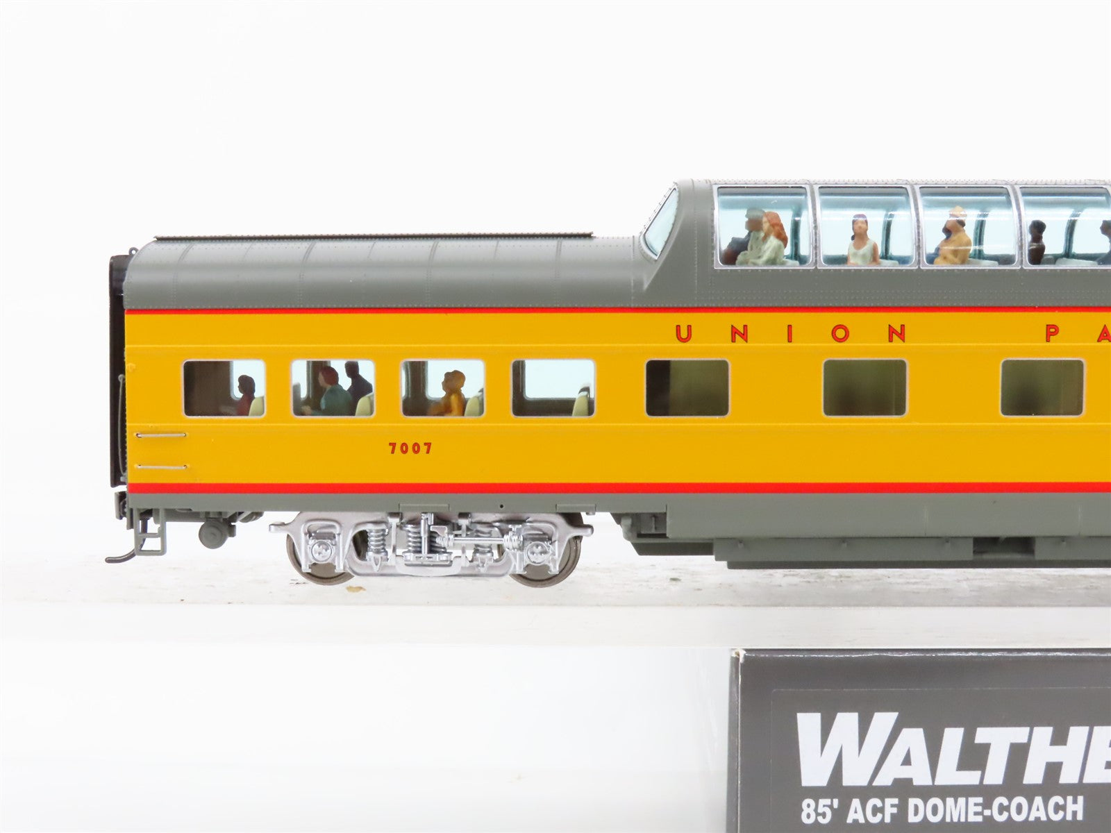 HO Scale Walthers Proto 920-9553 UP Union Pacific 85' Dome-Coach Passenger #7007
