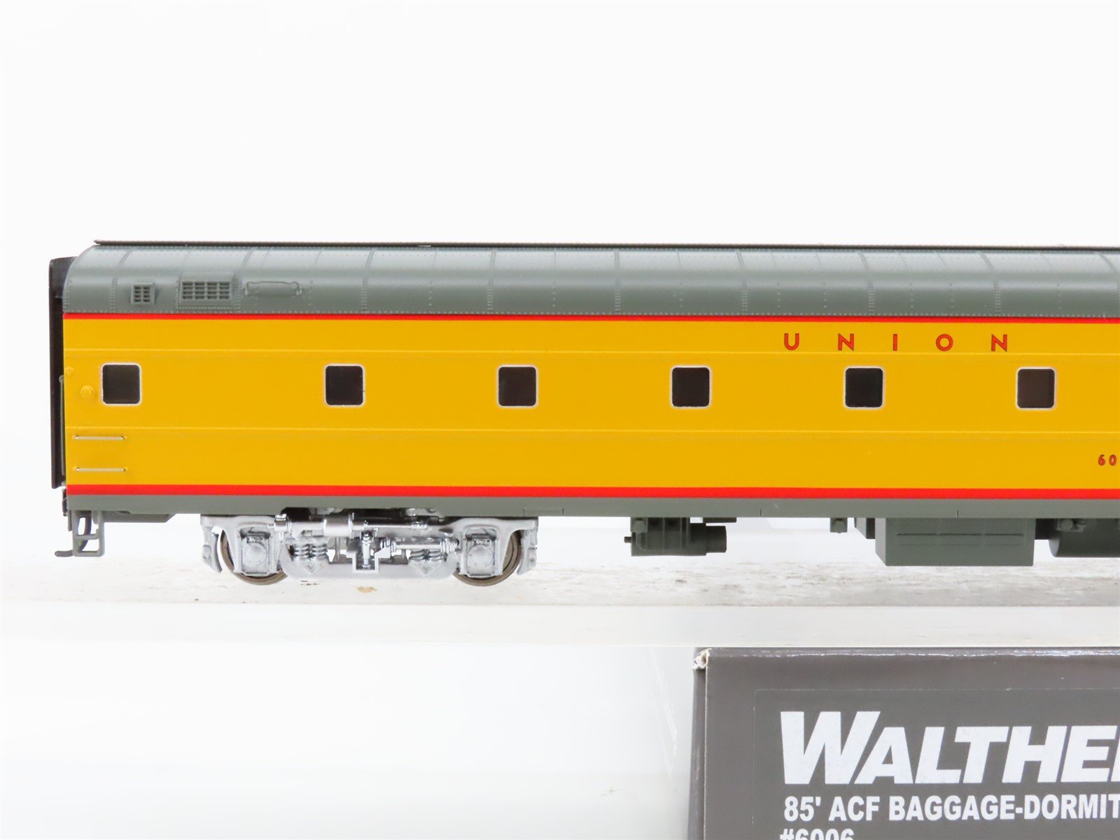 HO Walthers Proto 920-9551 UP Union Pacific 85' Baggage-Dormitory Passenger 6006