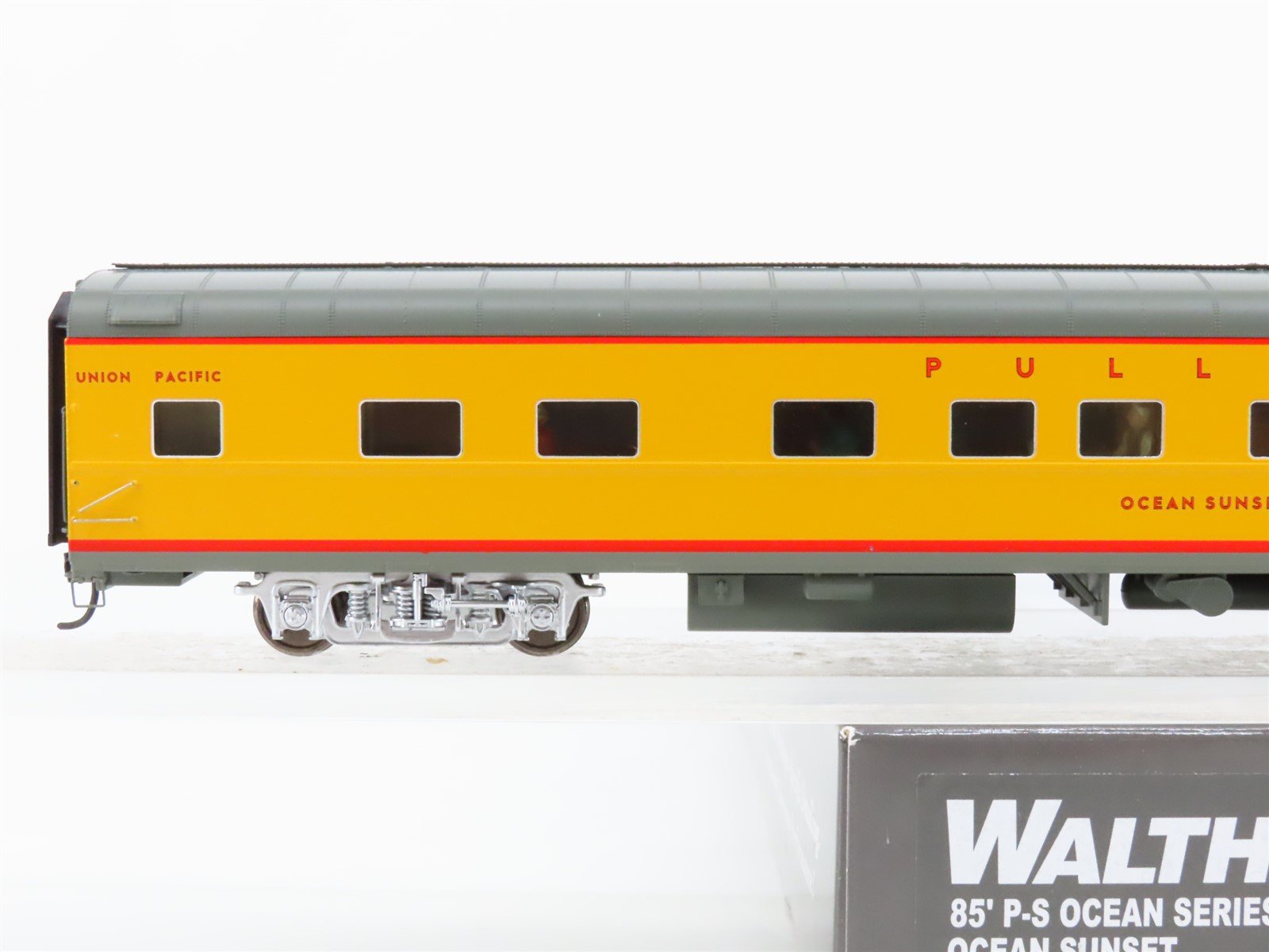 HO Walthers Proto 920-9559 UP Union Pacific 85' Sleeper Passenger 