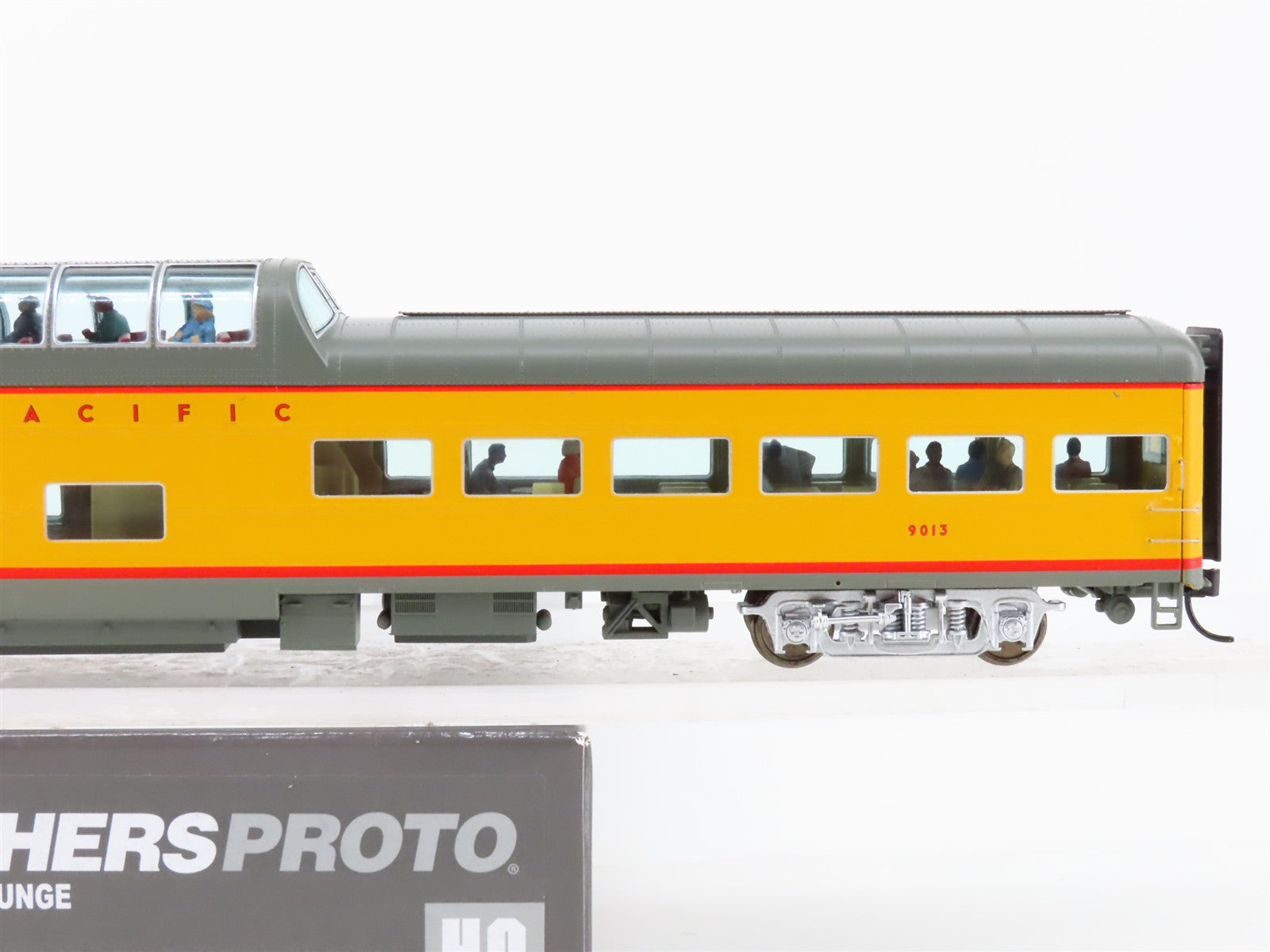 HO Scale Walthers Proto 920-9557 UP Union Pacific 85' Dome-Lounge Passenger 9013