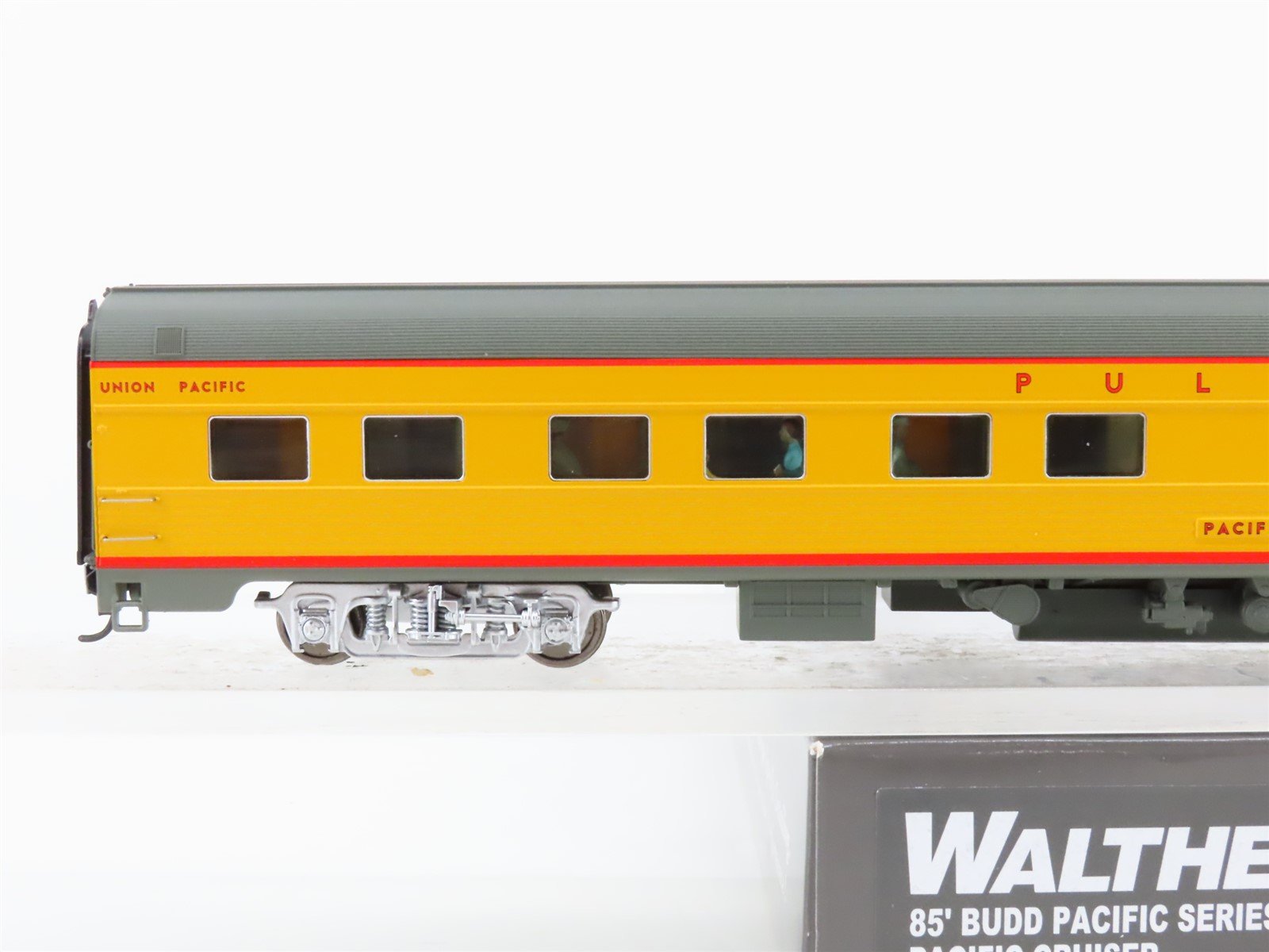HO Scale Walthers Proto 920-9555 UP 85' Budd Sleeper Passenger 