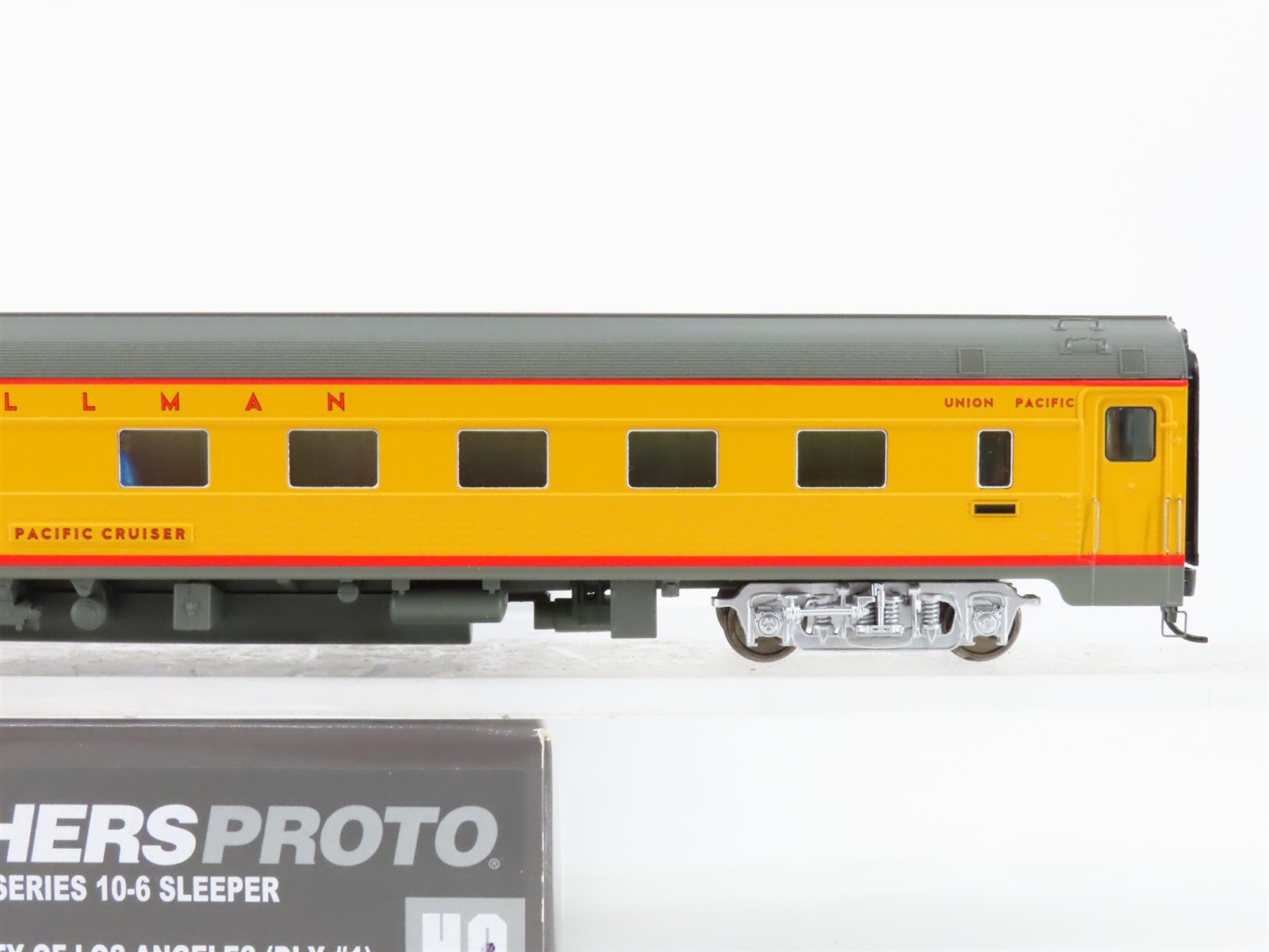 HO Scale Walthers Proto 920-9555 UP 85' Budd Sleeper Passenger 
