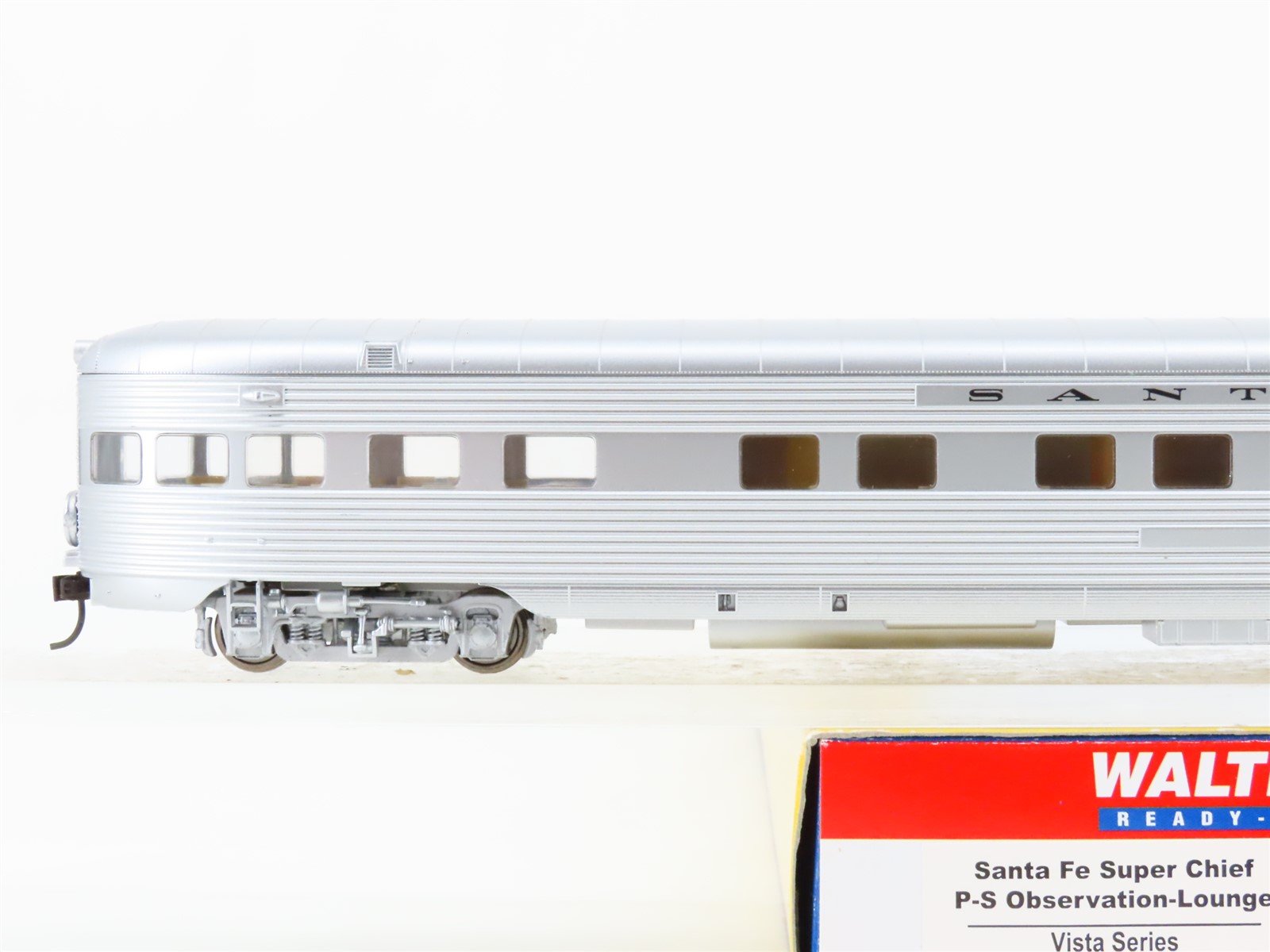 HO Walthers 932-9008 ATSF Santa Fe Super Chief Observation-Lounge Passenger Car
