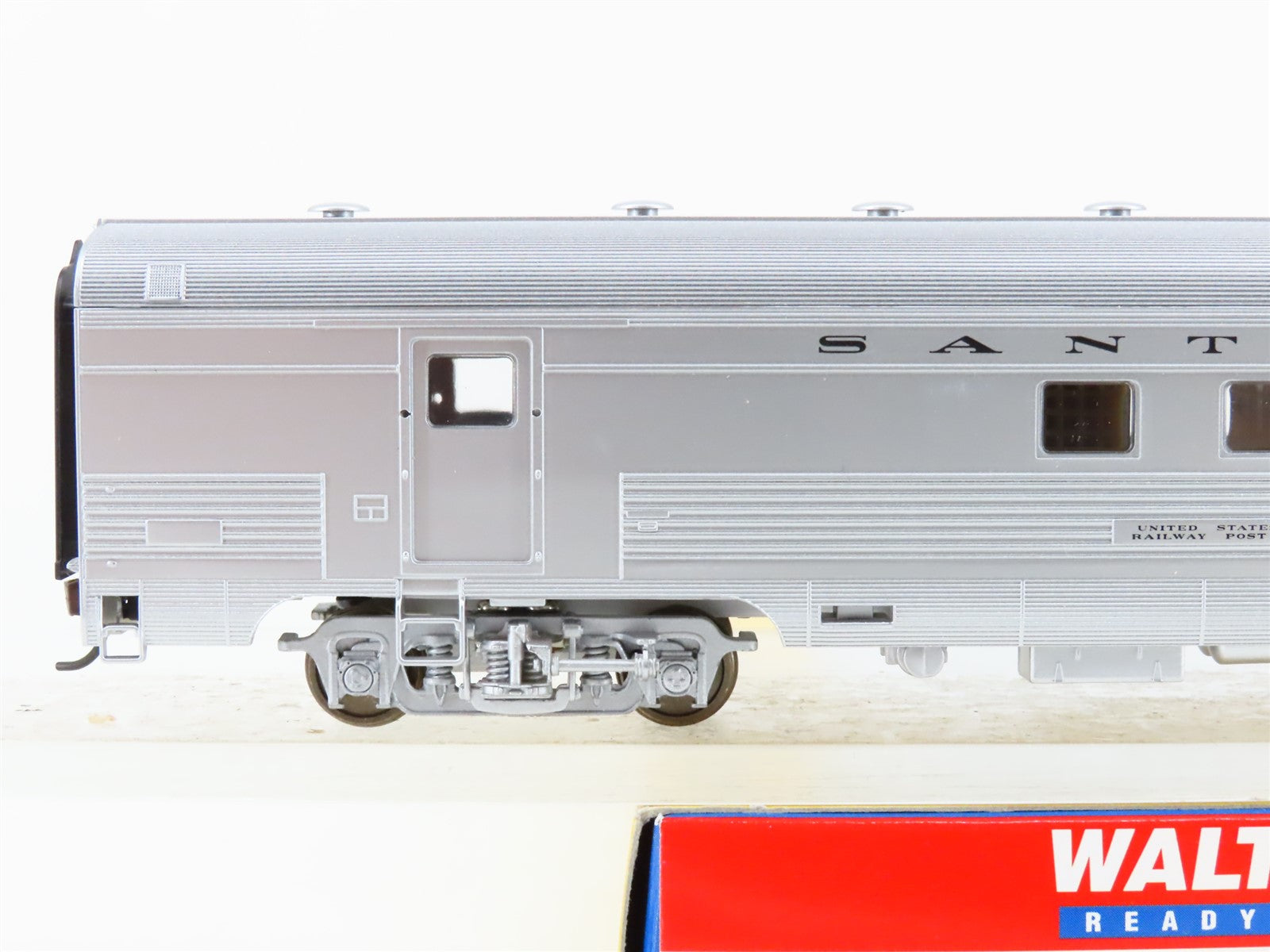 HO Scale Walthers 932-9007 ATSF Santa Fe Super Chief Budd 63' RPO Passenger Car