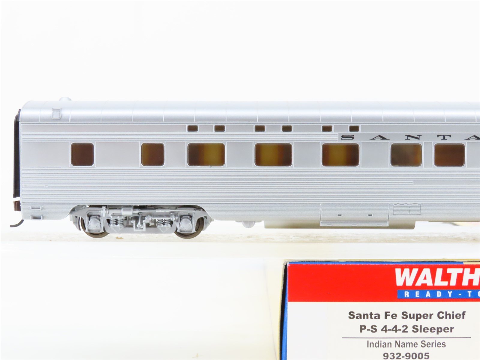 HO Scale Walthers 932-9005 ATSF Santa Fe Super Chief 4-4-2 Sleeper Passenger Car