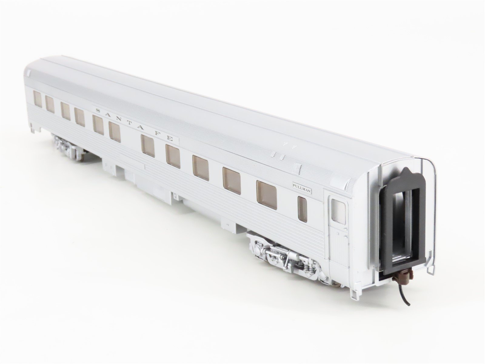 HO Scale Walthers 932-9001 ATSF Santa Fe Super Chief 10-6 Sleeper Passenger Car
