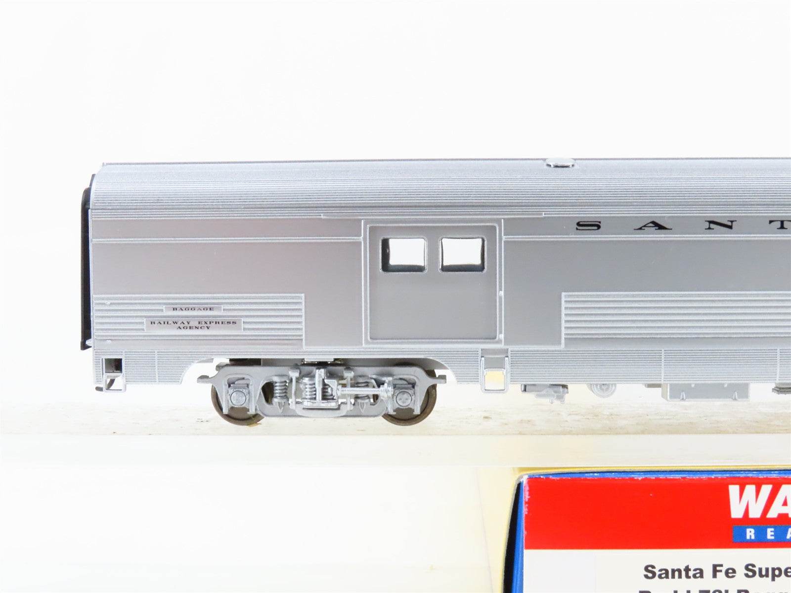 HO Scale Walthers 932-9002 ATSF Santa Fe Super Chief Budd 73' Baggage Passenger
