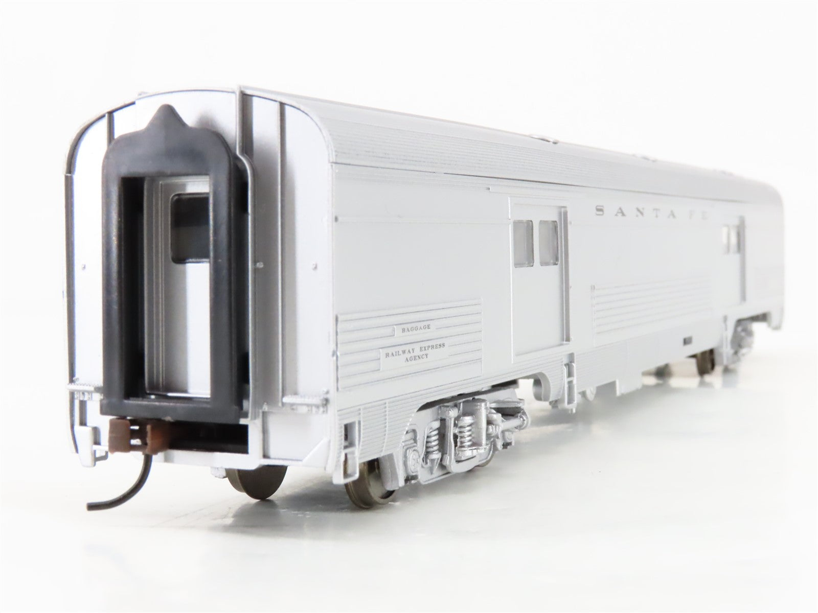 HO Scale Walthers 932-9002 ATSF Santa Fe Super Chief Budd 73' Baggage Passenger