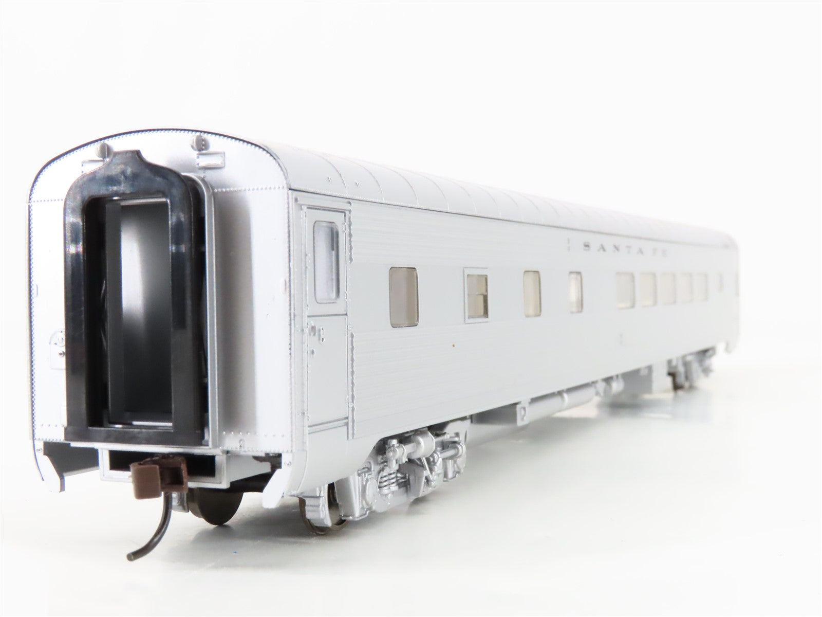 HO Scale Walthers 932-9004 ATSF Santa Fe Super Chief Dormitory-Lounge Passenger