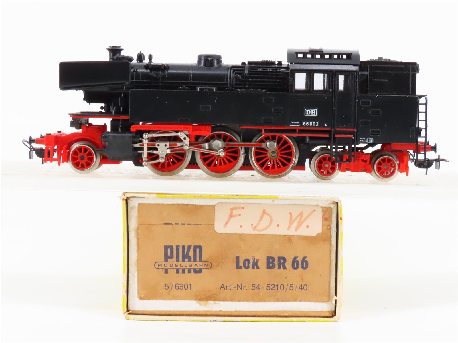HO Scale PIKO 54-5210 DB Deutsche Bundesbahn 2-6-4T BR66 Tank Steam #002