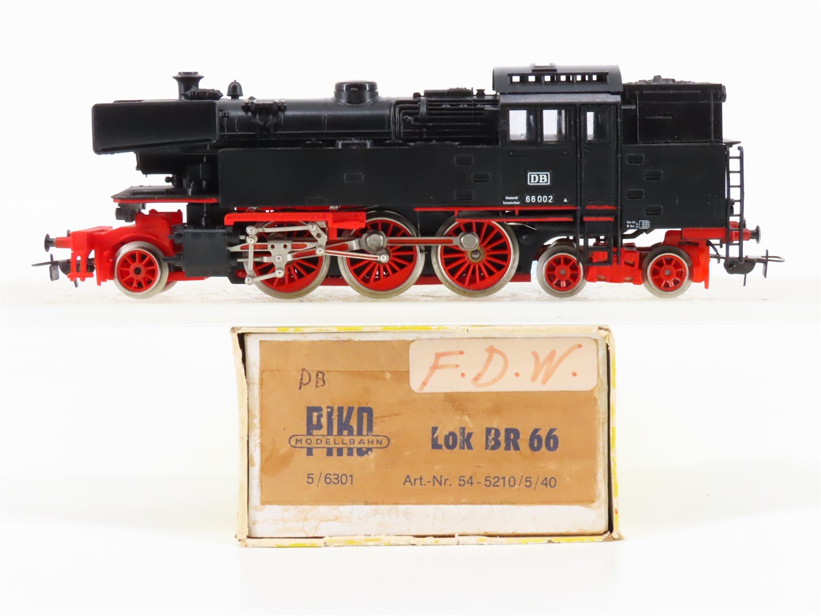 HO Scale PIKO 54-5210 DB Deutsche Bundesbahn 2-6-4T BR66 Tank Steam #002
