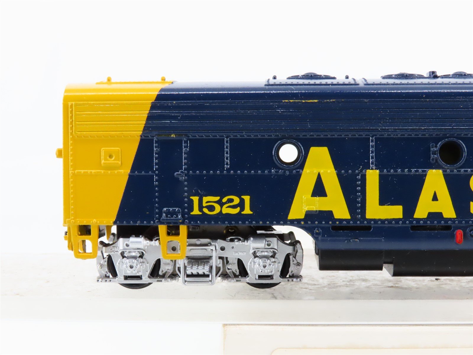 HO Scale Athearn/Hobbycraft ARR Alaska EMD F7B Diesel #1521 - Custom - Unpowered
