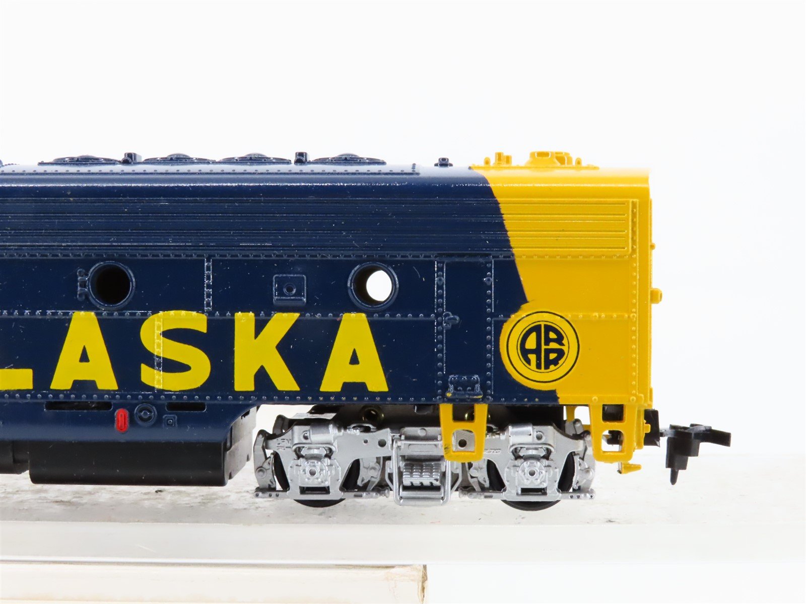HO Scale Athearn/Hobbycraft ARR Alaska EMD F7B Diesel #1521 - Custom - Unpowered
