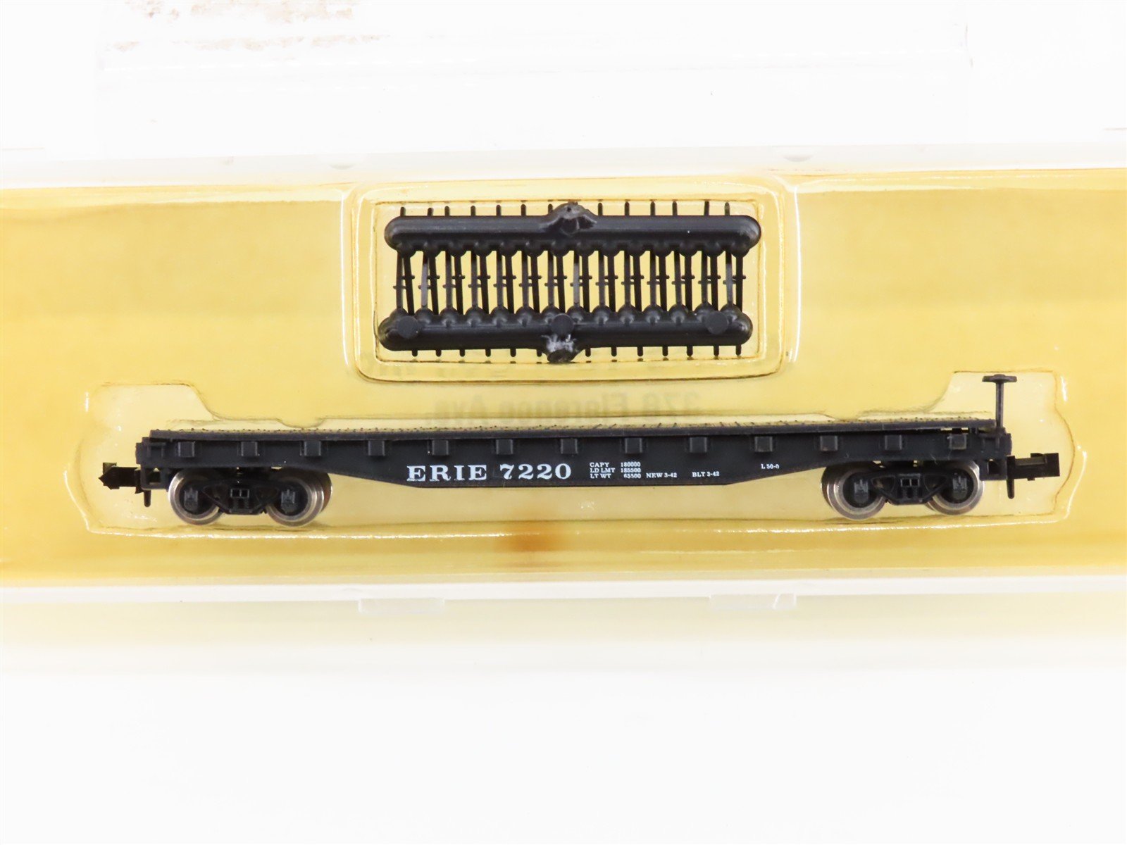 N Scale Atlas 3805 Erie Railway Flatcar w/Stakes #7220