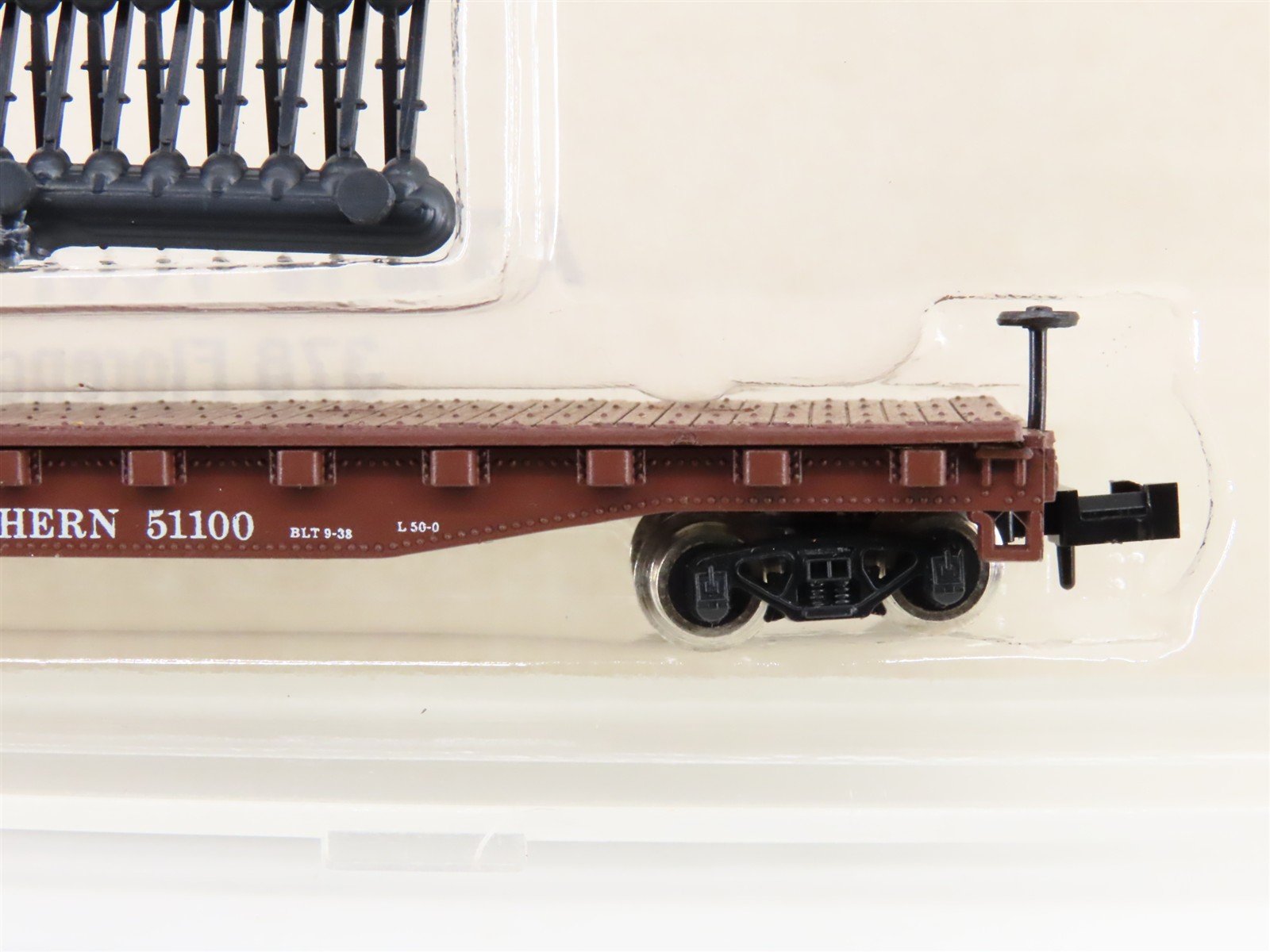 N Scale Atlas 3811 Southern Flatcar w/Stakes #51100