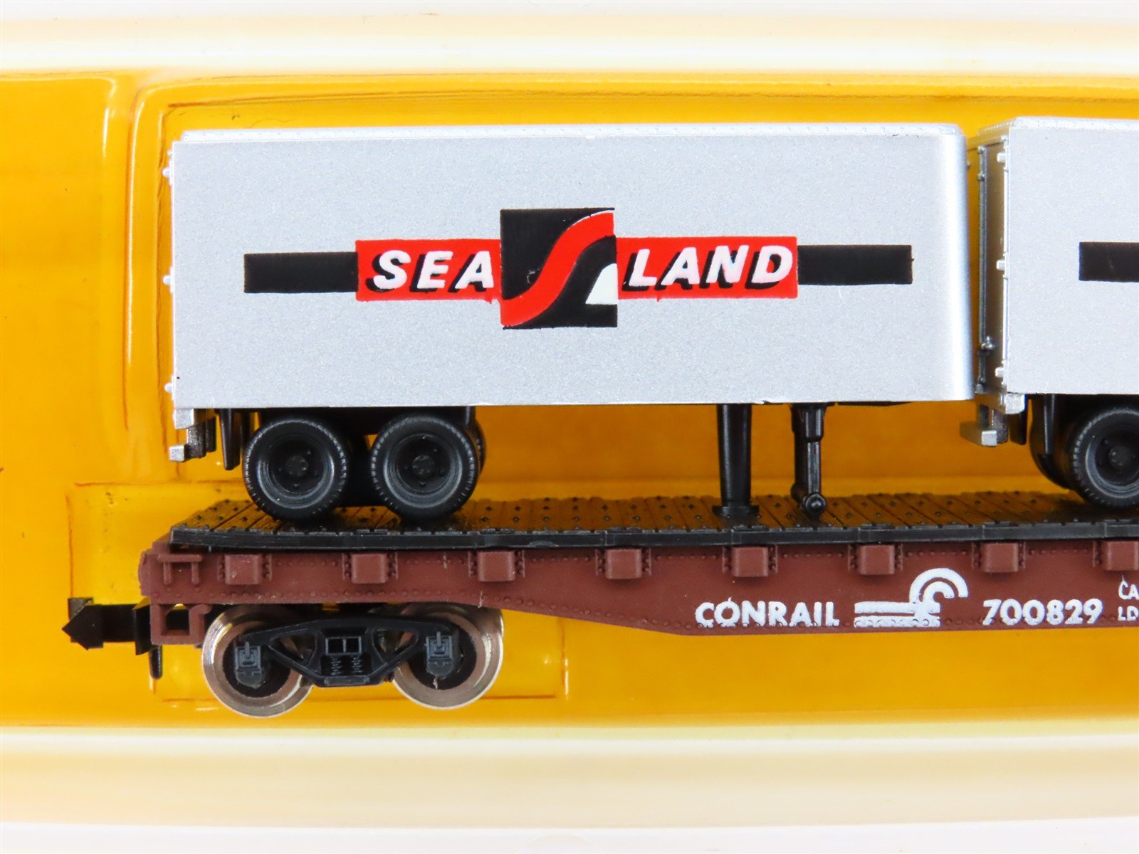 N Scale Atlas 3741 CR Conrail Flatcar #700829 w/2 Sea Land Trailers