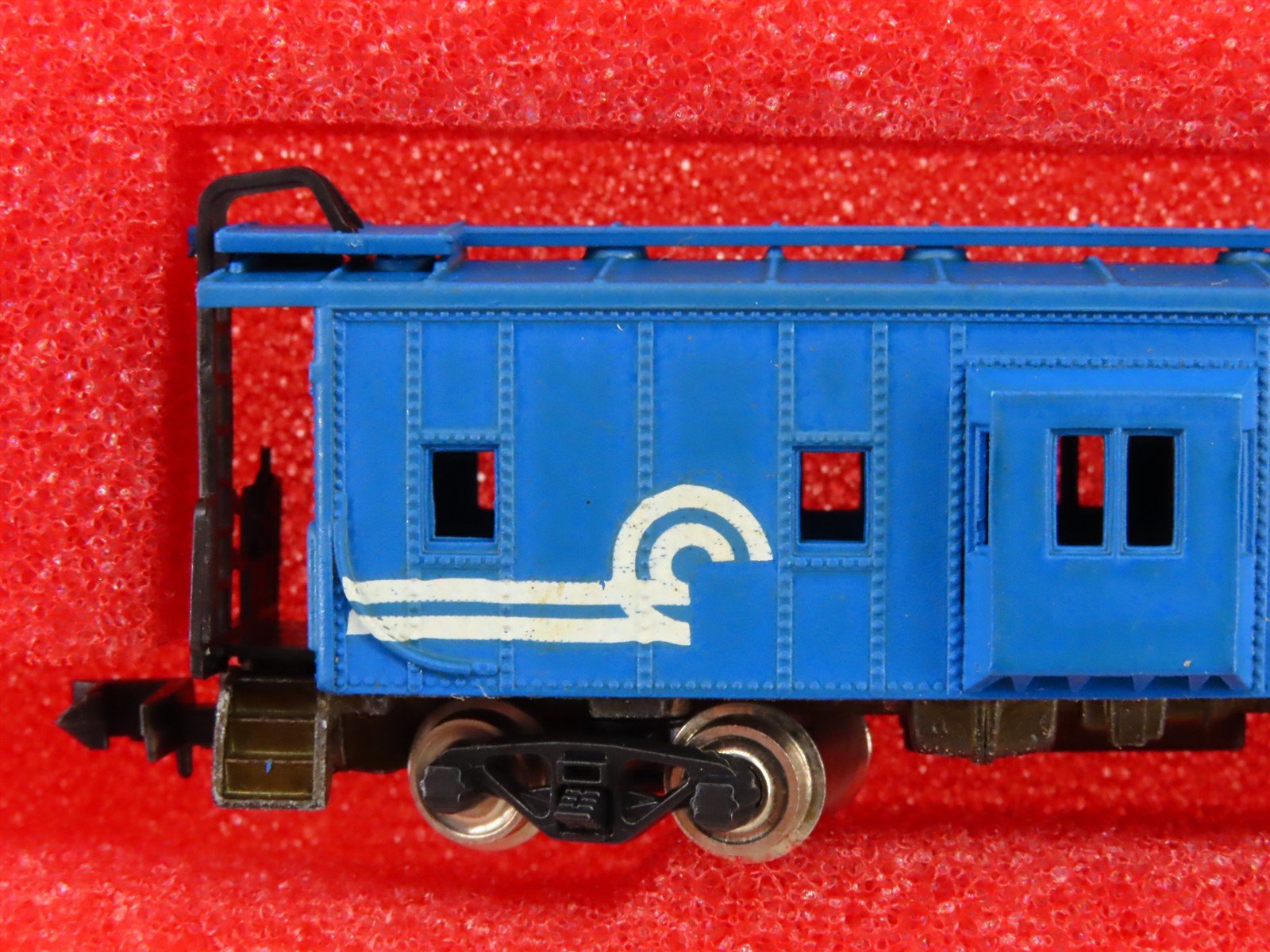 N Scale Con-Cor 0001-01251U CR Conrail Bay Window Caboose #23456