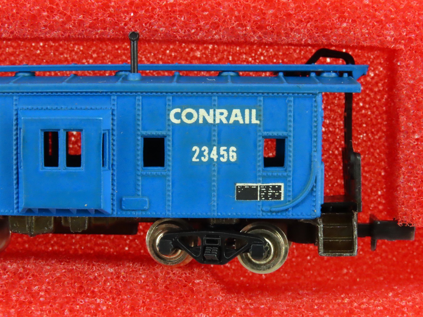 N Scale Con-Cor 0001-01251U CR Conrail Bay Window Caboose #23456