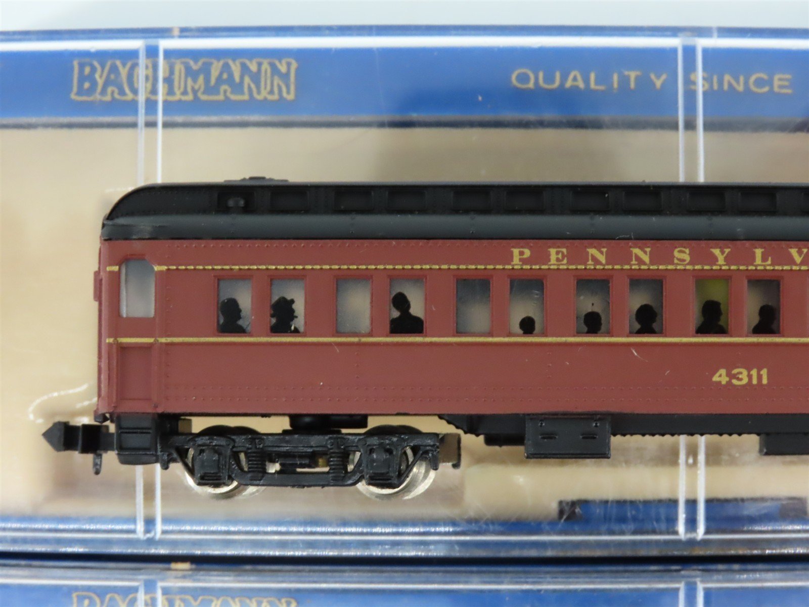 LOT of 4 N Scale Bachmann PRR Pennsylvania Combine & Coach Passenger Cars