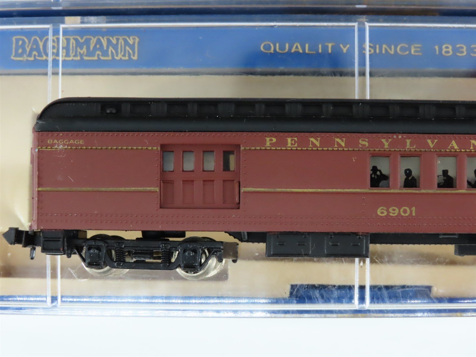 LOT of 4 N Scale Bachmann PRR Pennsylvania Combine & Coach Passenger Cars