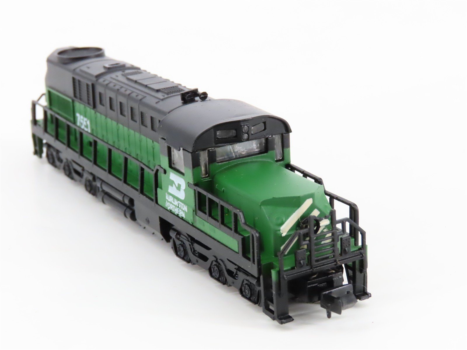 N Scale Model Power 7551 BN Burlington Northern RSD15 Diesel Locomotive #7551