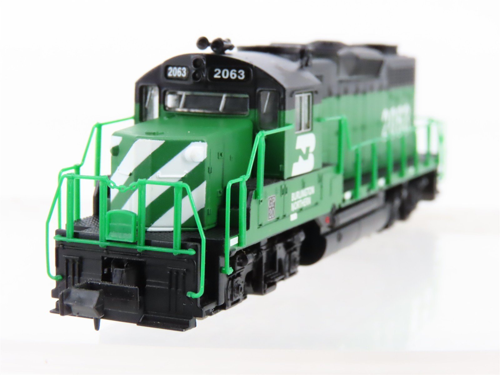 N Scale Life-Like 7090 BN Burlington Northern GP20 Diesel Locomotive #2063
