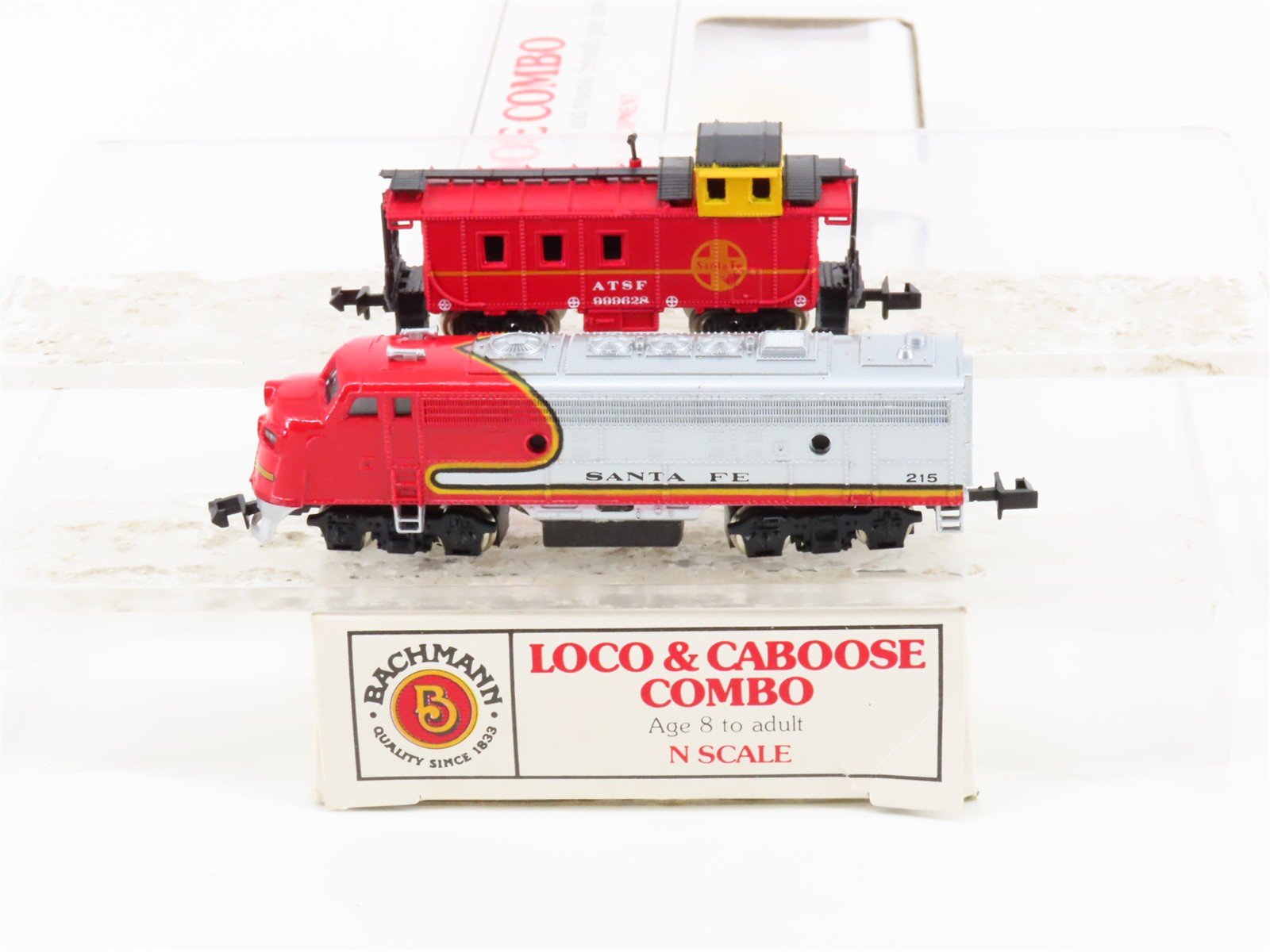 N Scale Bachmann ATSF Santa Fe F7A Diesel Locomotive #215 w/ Caboose