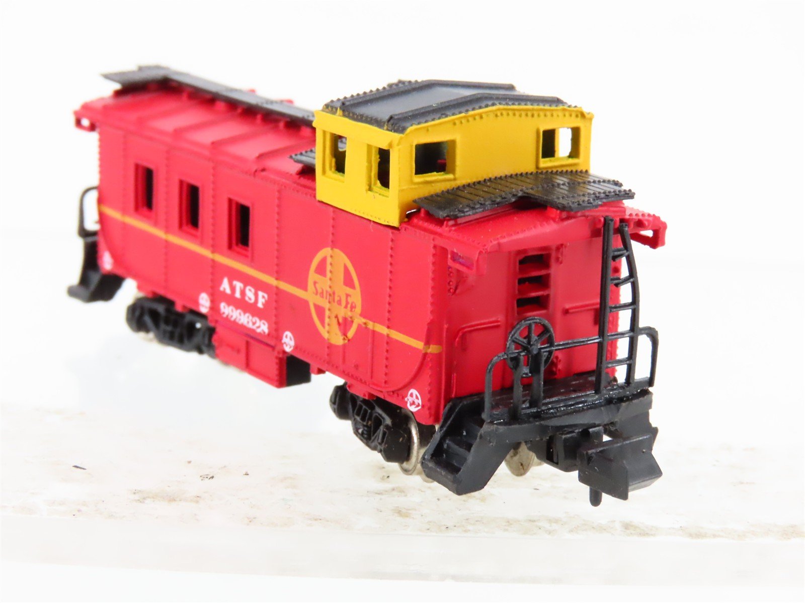 N Scale Bachmann ATSF Santa Fe F7A Diesel Locomotive #215 w/ Caboose