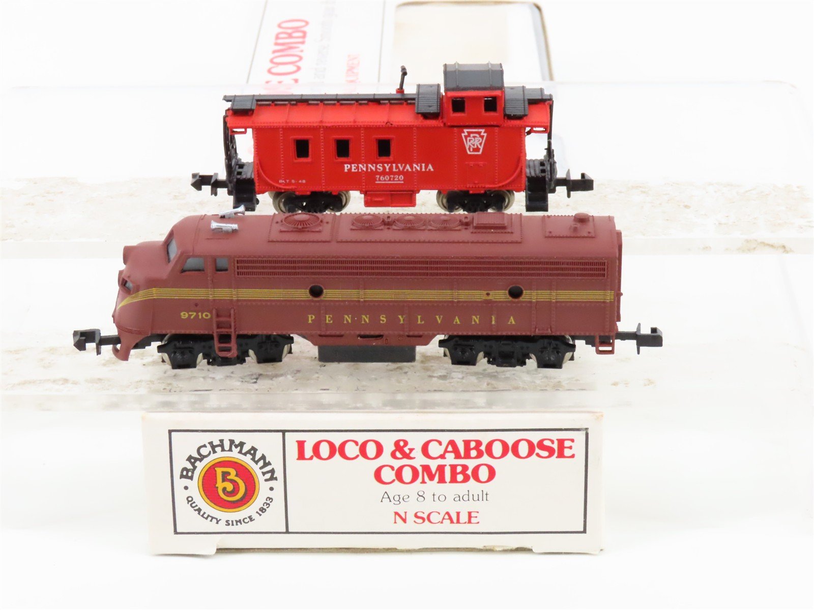 N Scale Bachmann PRR Pennsylvania F7A Diesel Locomotive #9710 w/ Caboose