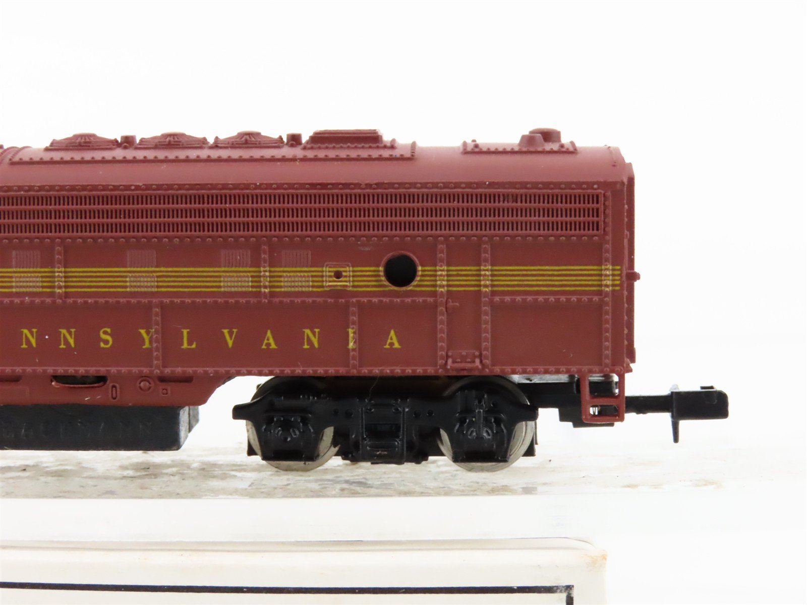 N Scale Bachmann PRR Pennsylvania F7A Diesel Locomotive #9710 w/ Caboose