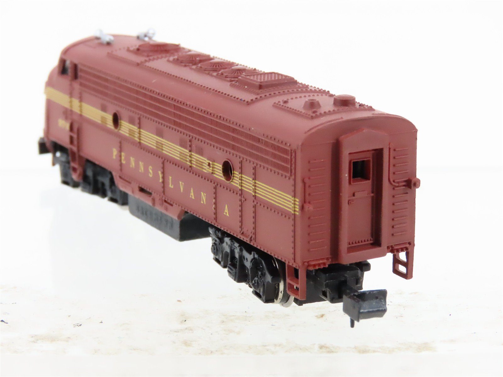 N Scale Bachmann PRR Pennsylvania F7A Diesel Locomotive #9710 w/ Caboose