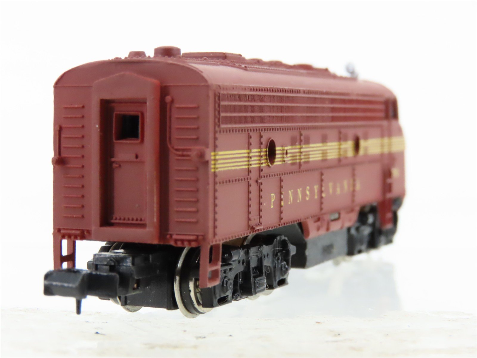 N Scale Bachmann PRR Pennsylvania F7A Diesel Locomotive #9710 w/ Caboose